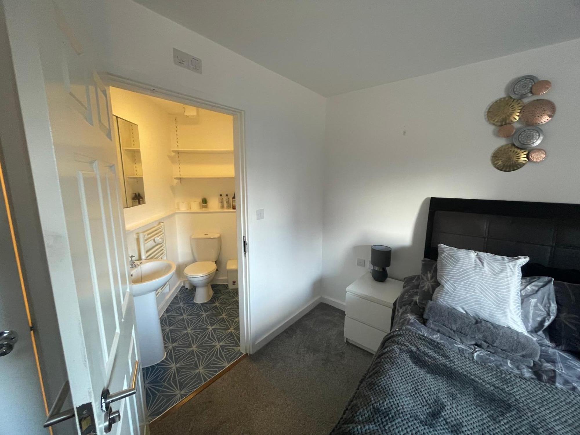 Business & Leisure City Centre 2 Bed En-Suite Apartment With Free Parking And Netflix كوفنتري المظهر الخارجي الصورة