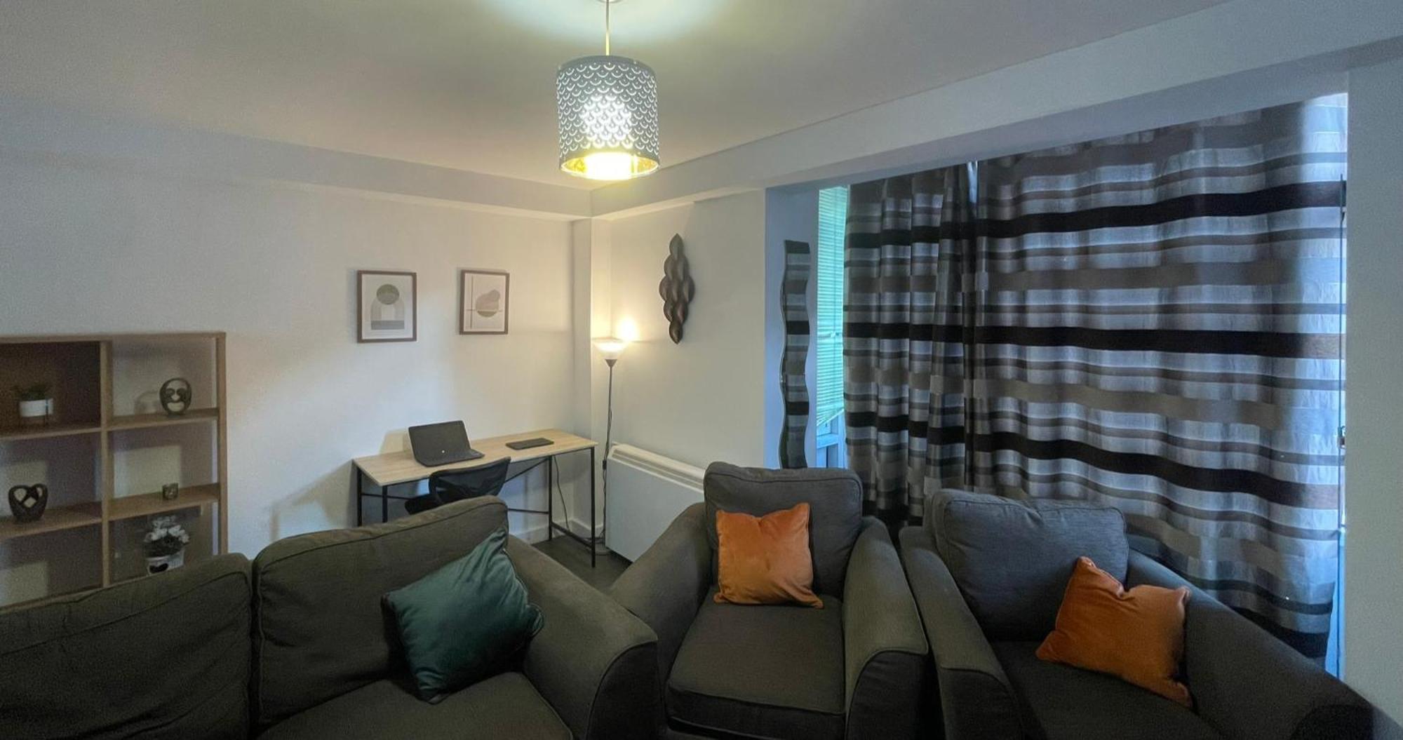Business & Leisure City Centre 2 Bed En-Suite Apartment With Free Parking And Netflix كوفنتري المظهر الخارجي الصورة